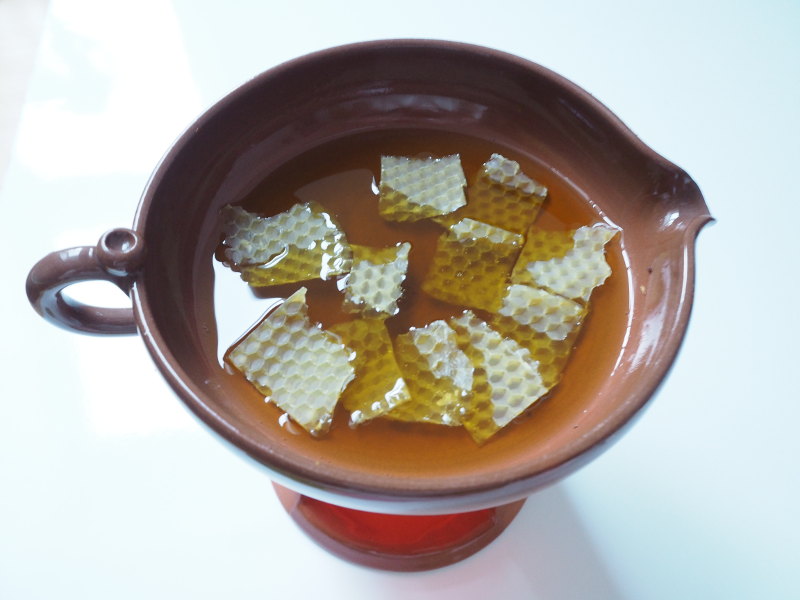 goodblog in der NEUEN: Wild werden - Pechsalbe selbermachen - Bienenwachs auflösen